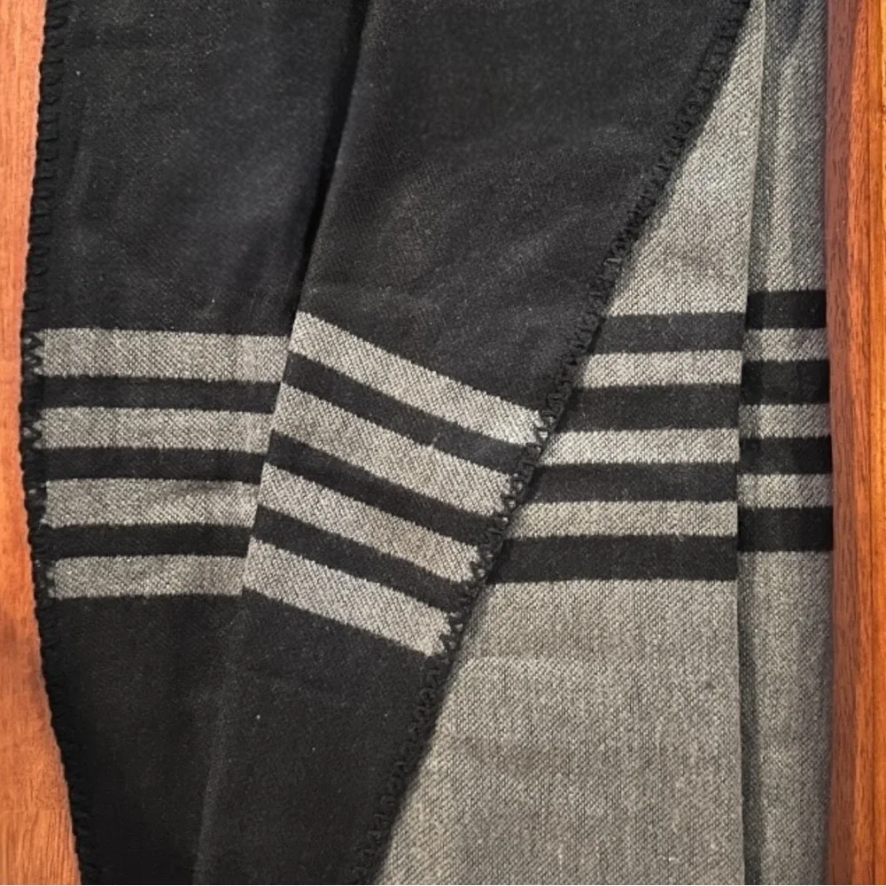 BB Dakota Reversible Stripe Cape Poncho Black Gray OS